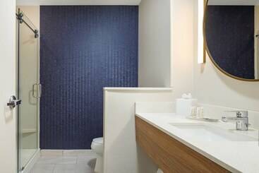 هتل Fairfield Inn & Suites By Marriott Salina
