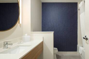 هتل Fairfield Inn & Suites By Marriott Salina