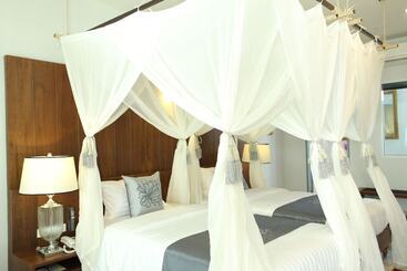 هتل Villa Amphawa