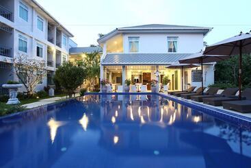 هتل Villa Amphawa