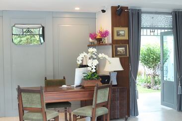 هتل Villa Amphawa