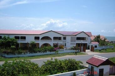بنسيون Almond Tree Guest House
