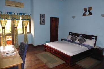 پانسیون Almond Tree Guest House