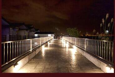 تختخواب و صبحانه Ting Feng Cottage