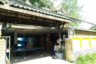Happy House Backpacker   Hostel