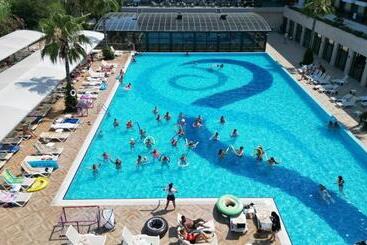 هتل Aydinbey Queen S Palace & Spa   Ultra All Inclusive