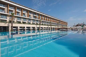هتل Aydinbey Queen S Palace & Spa   Ultra All Inclusive