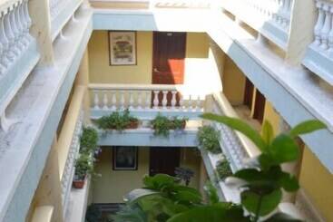 هتل Colonial Inn