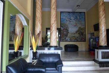هتل Colonial Inn