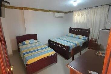 هتل Colonial Inn