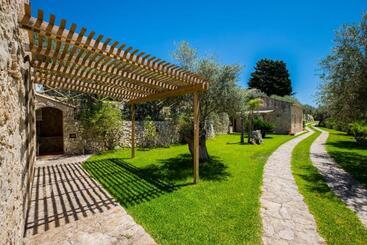 هتل Domus Hyblaea Resort