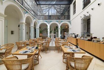 هتل H10 Palacio Colomera