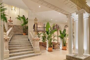 酒店 H10 Palacio Colomera