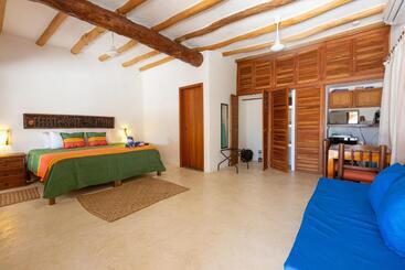 هتل La Casa Del Alux Adults Only