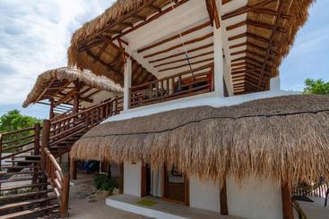 هتل La Casa Del Alux   Adults Only