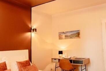 فندق Logis Auberge De La Tour Hôtel & Restaurants