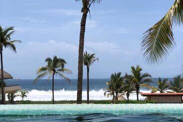 هتل Marea Beachfront Villas