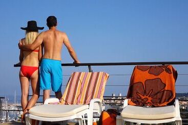 هتل Residence Resideal Antibes