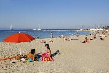 هتل Residence Resideal Antibes