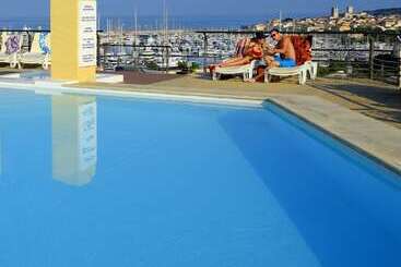 هتل Residence Resideal Antibes