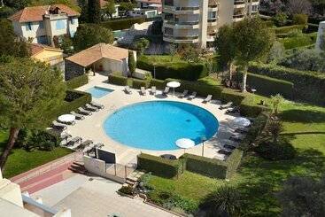هتل Residence Resideal Antibes