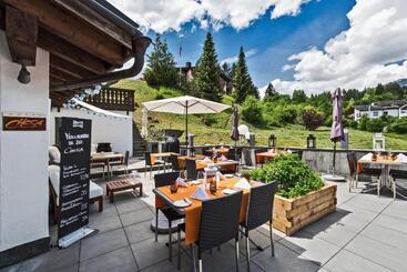هتل Restaurant Chesa
