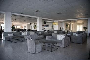 هتل Royal Bay Suites