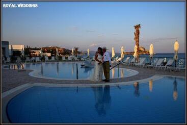 هتل Royal Bay Suites