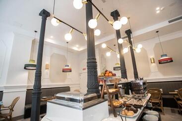 هتل Soho Boutique Opera