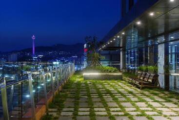 Adela - Busan