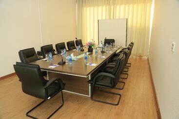 Al Dyafa Hotel Suites