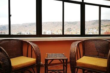 هتل Bolivian Heights Hostel