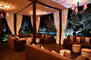 هتل Château Roslane Boutique Hôtel & Spa
