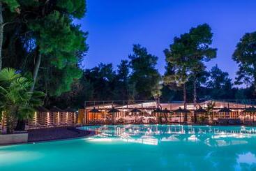 هتل Club Agia Anna