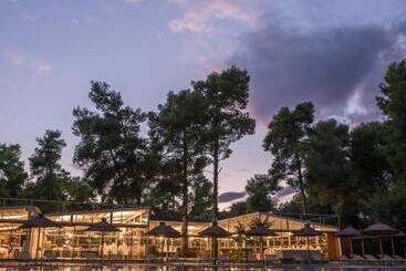 هتل Club Agia Anna