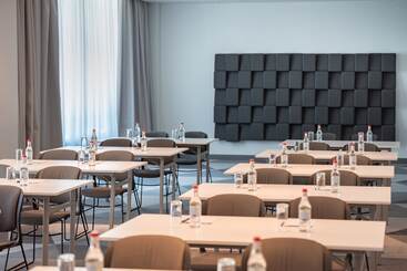 هتل Holiday Inn Express Yerevan, An Ihg