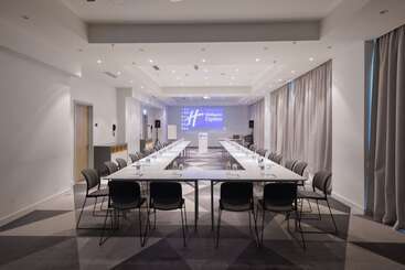 هتل Holiday Inn Express Yerevan, An Ihg