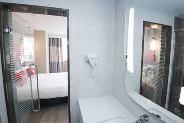 هتل Ibis Luoyang Baolong Square