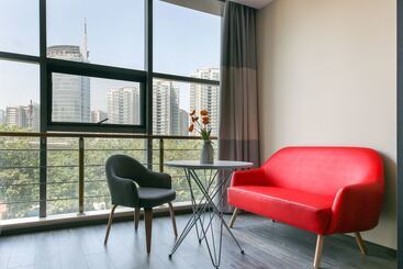 هتل Ibis Luoyang Baolong Square