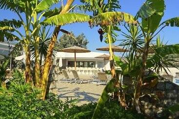 هتل Saint George Resort
