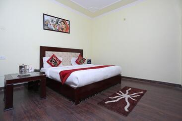 בית מלון כפרי Treebo Olive Lake View Inn June Estate Bhimtal
