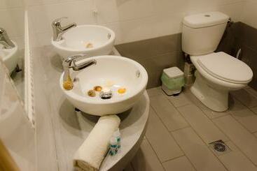 Polykratis Rooms