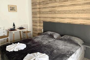 Polykratis Rooms
