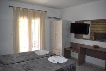 Polykratis Rooms