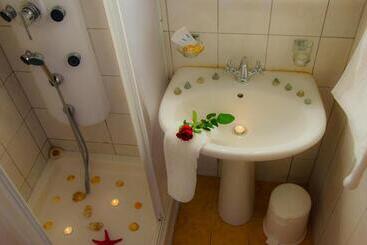 Polykratis Rooms