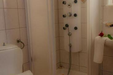 Polykratis Rooms