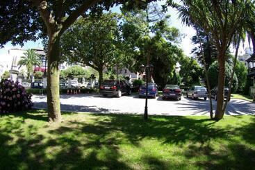 Y Apartamentos Arias