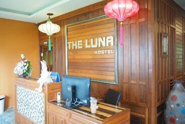 هاستل The Luna