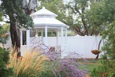 تختخواب و صبحانه Anniversary House