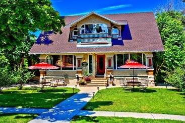 تختخواب و صبحانه Bard's Inn